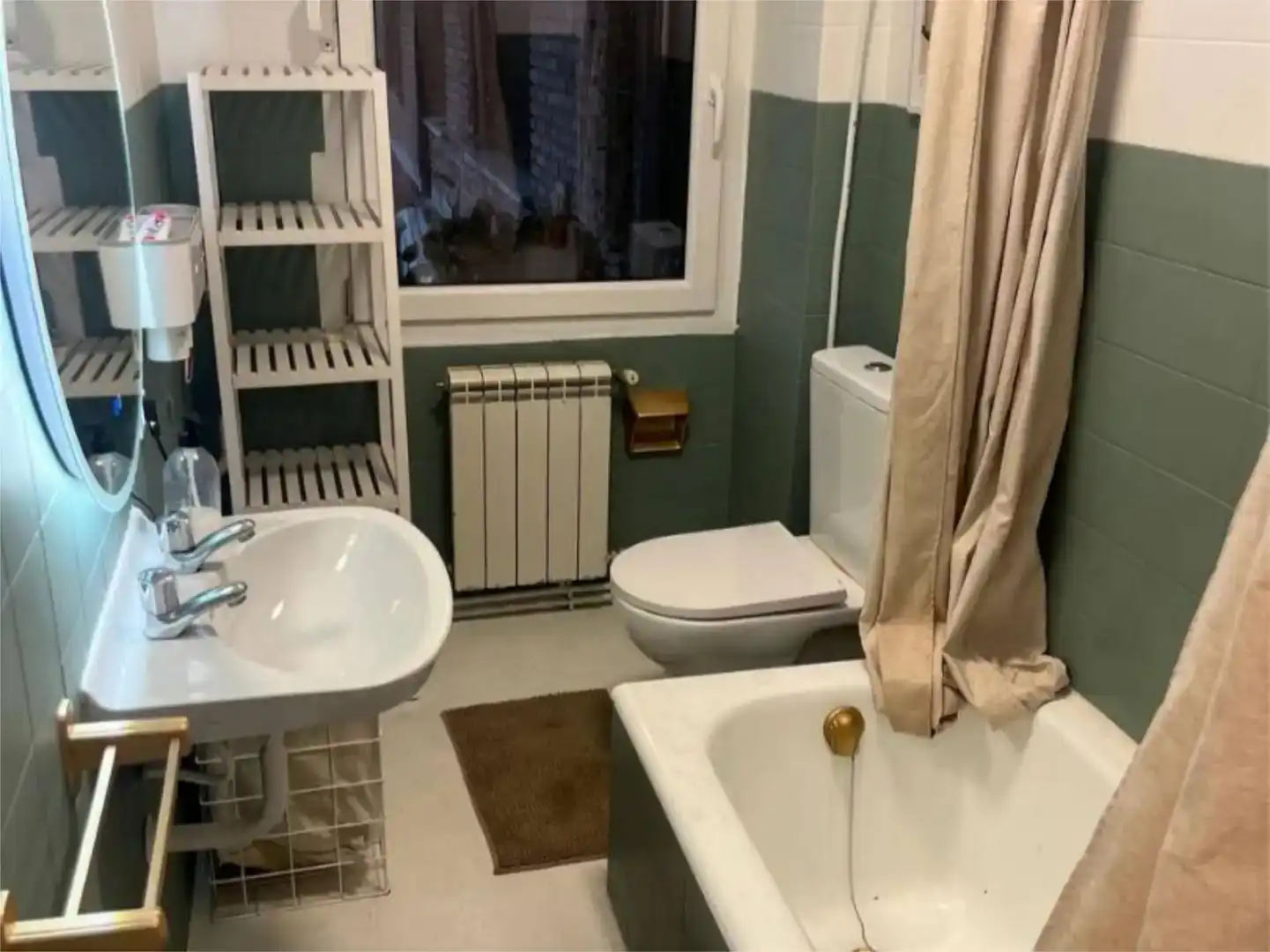 Bany de Pis en venda en Llanera amb Jardí privat, Moblat i Balcó