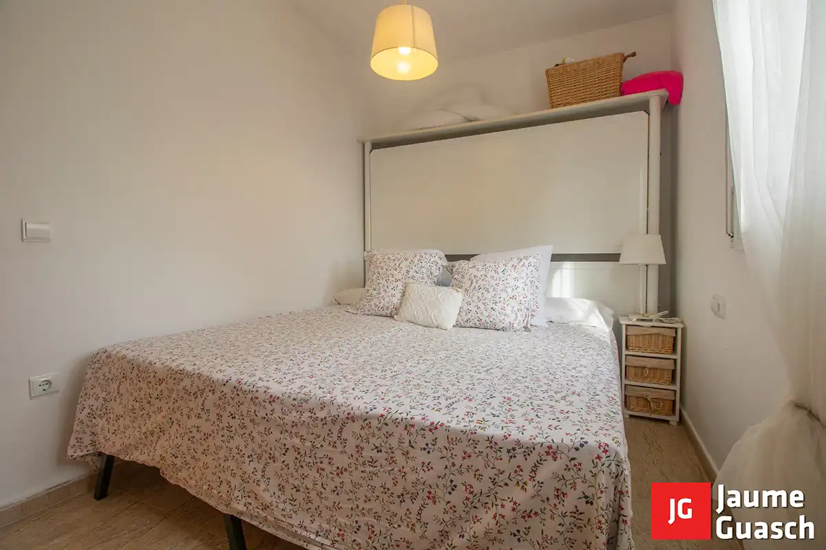 Schlafzimmer von Einfamilien-Reihenhaus zum Verkauf in Torredembarra mit Klimaanlage, Heizung und Privatgarten