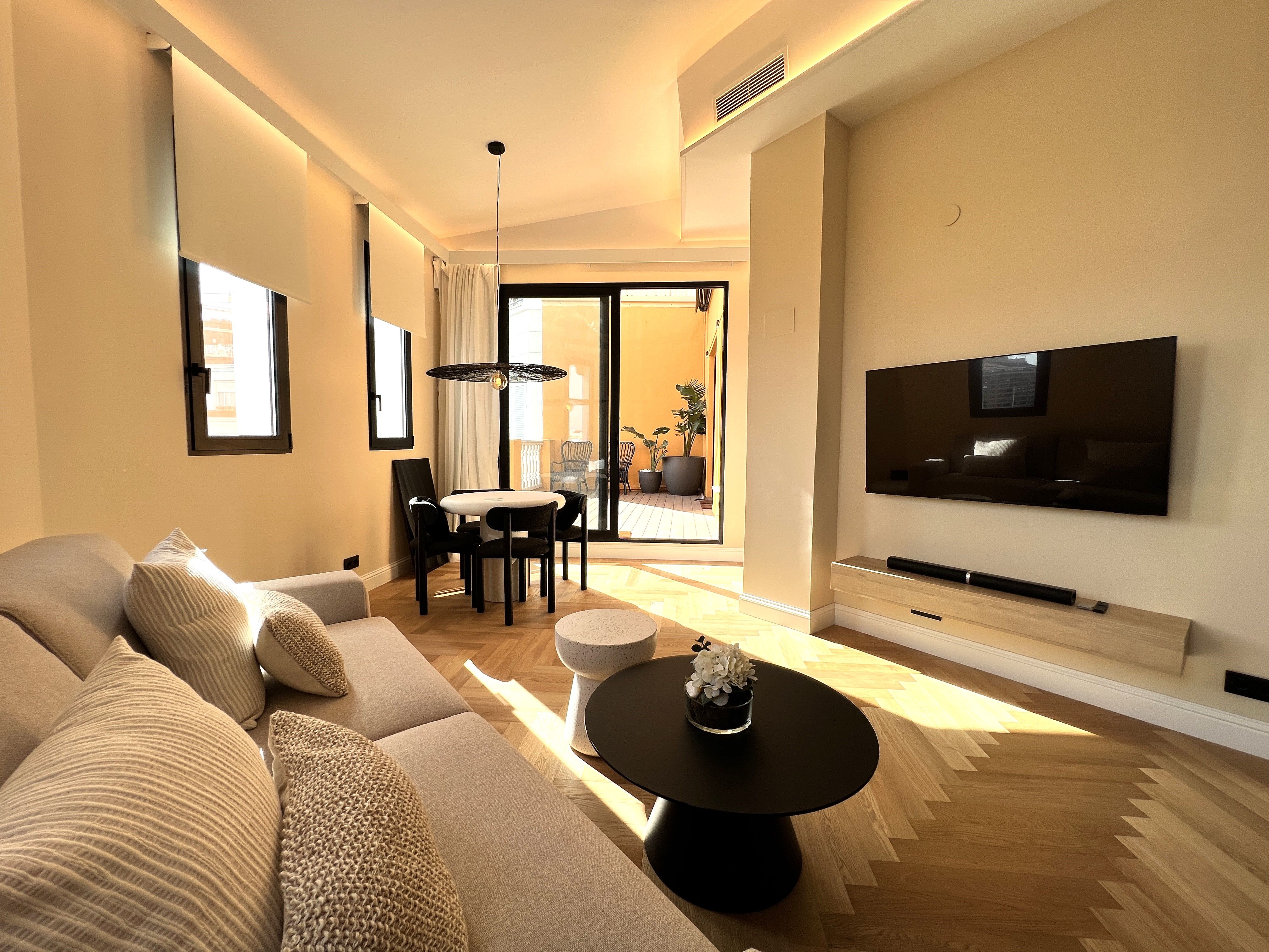 Sala d'estar de Àtic de lloguer en  Valencia Capital amb Aire condicionat, Parquet i Terrassa