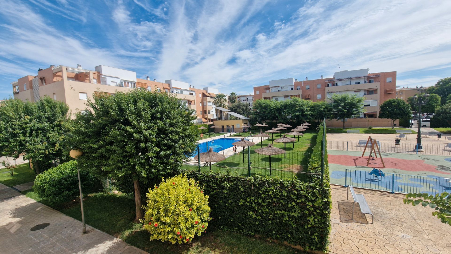Piscina de Pis en venda en Mairena del Aljarafe amb Aire condicionat, Terrassa i Forn