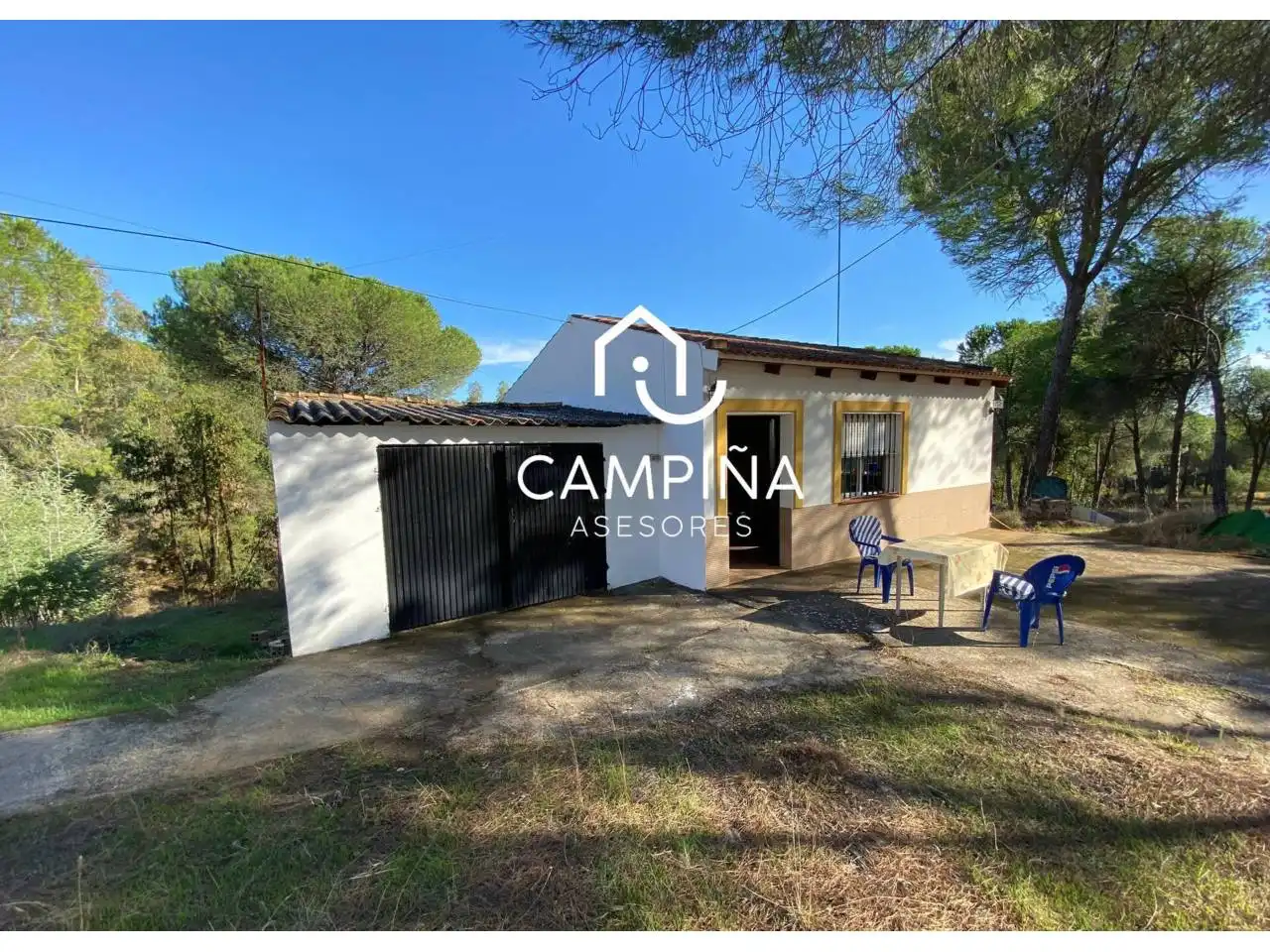 Vista exterior de Finca rústica en venda en Beas amb Jardí privat, Terrassa i Moblat
