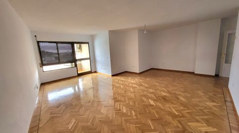 alquiler de vivienda en la Avda. de España de tres dormitorios sin muebles