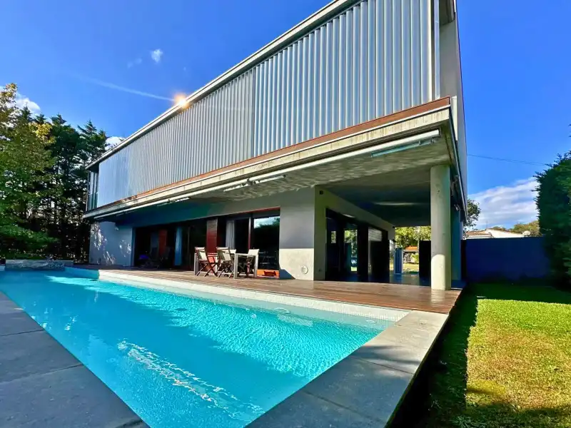 Swimming pool of Houses for sale in Figueres  with Air Conditioner, Heating and Terrace