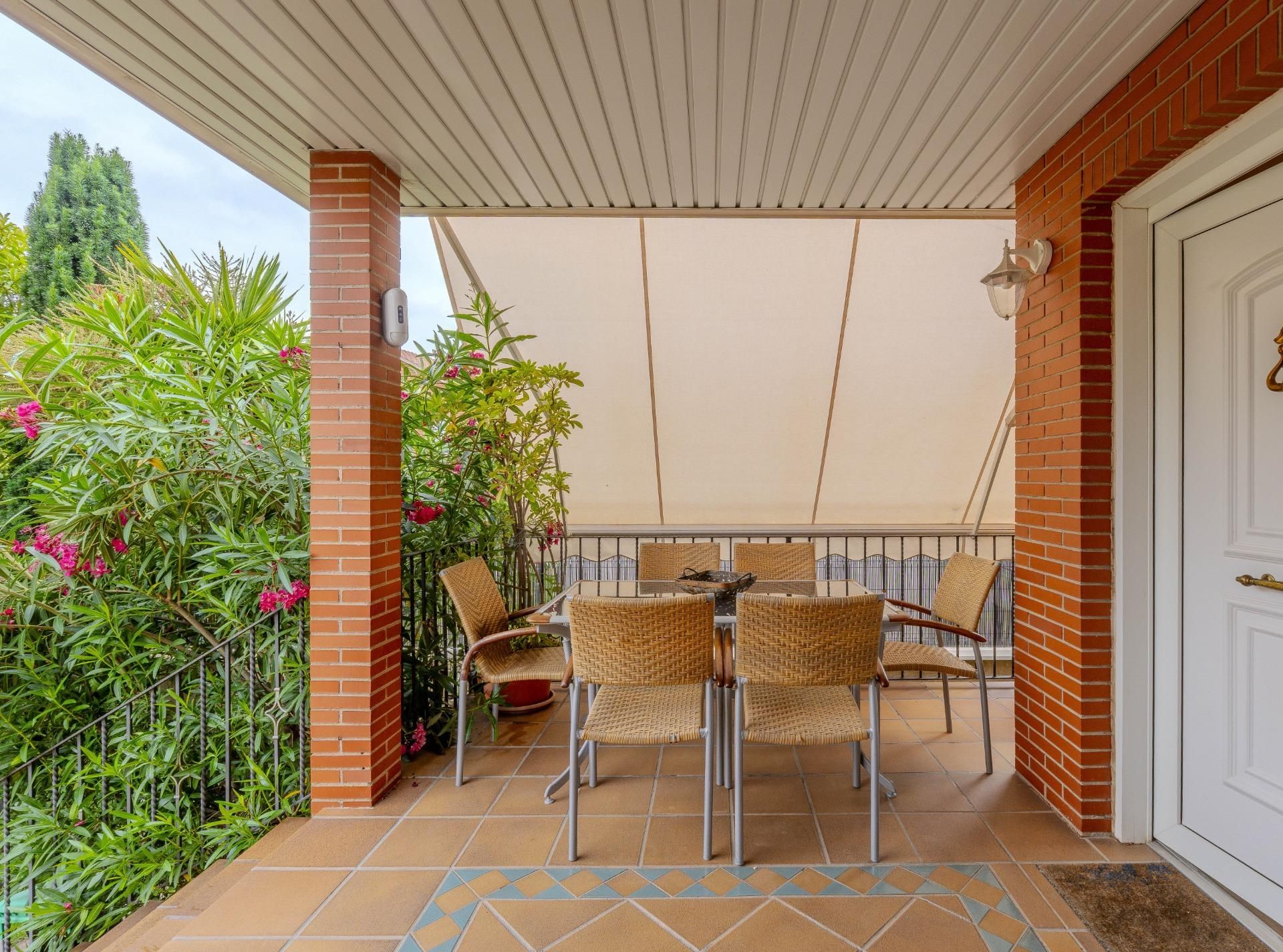 Terrace of House or chalet for sale in Lardero  with Air Conditioner, Private garden and Terrace