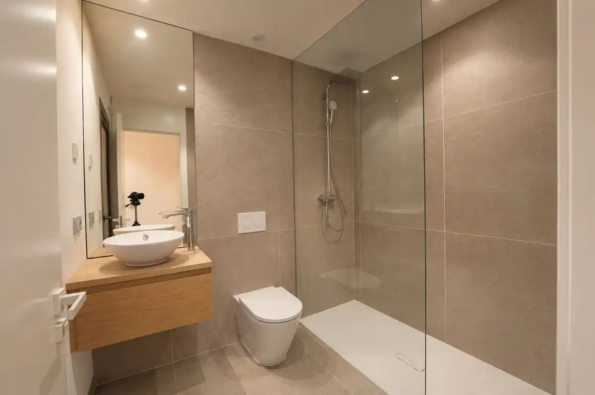 Badezimmer von Erdgeschoss zum Verkauf in Fuengirola mit Terrasse und Abstellraum