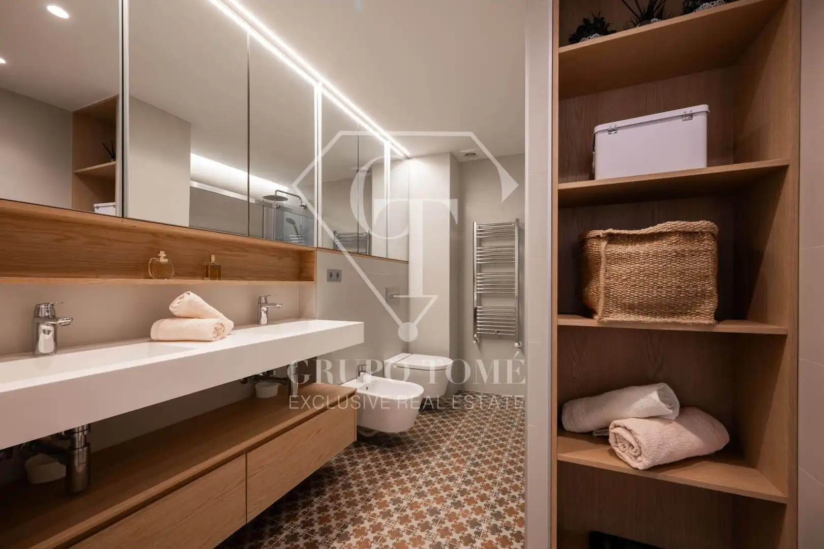Bathroom of Detached homes for sale in Donostia - San Sebastián   with Heating, Private garden and Terrace