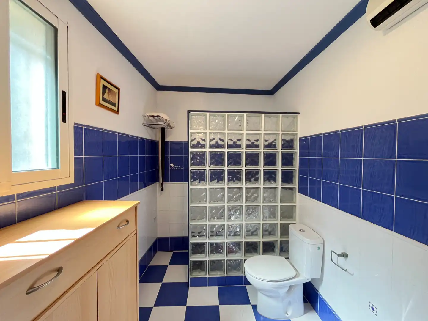 Bany de Casa o xalet en venda en Sagunto / Sagunt amb Aire condicionat, Calefacció i Jardí privat
