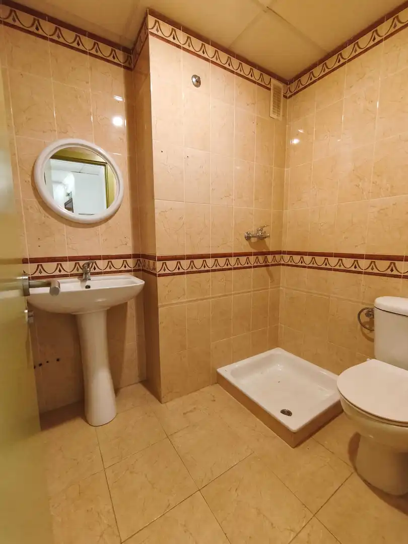 Badezimmer von Büro zur Miete in Huelva