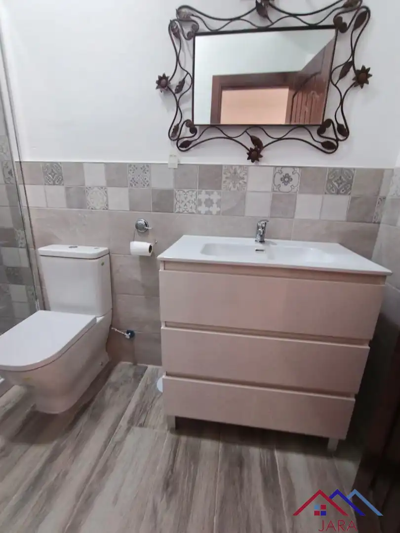 Bany de Apartament de lloguer en Jerez de la Frontera amb Aire condicionat, Calefacció i Terrassa