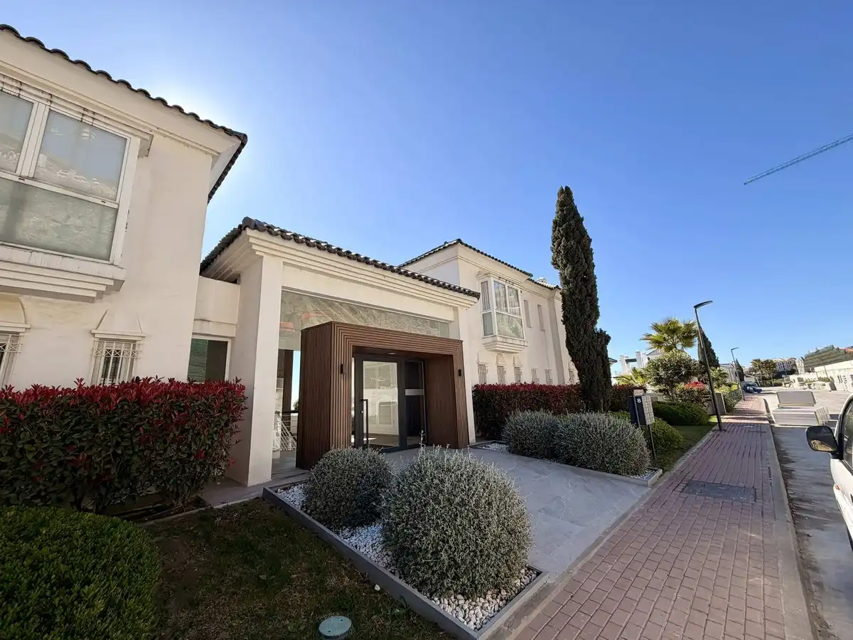 Vista exterior de Piso en venta en Benahavís con Aire acondicionado y Terraza