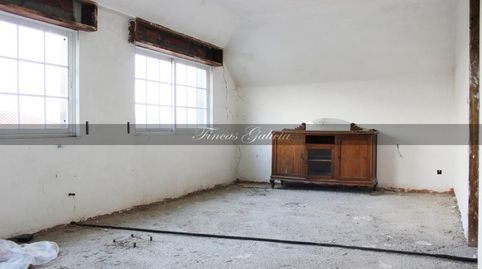 VENTA: Casa con terreno en Riós.

 

Amplia casa de 3 plantas situada en pleno centro de Riós, al lado del enlace de la autoví, immagine 2