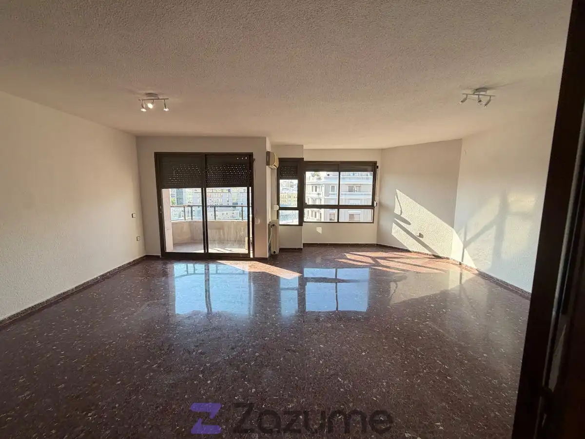 Flat with terrace to rent in Gran Via de les Germanies, imagen 2