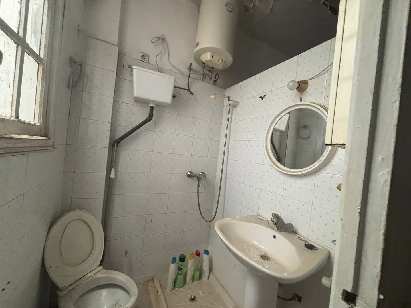 Bathroom of Buildings for sale in Sevilla