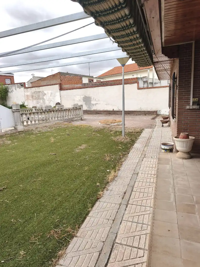 Houses for sale in Recas  with Air Conditioner, Heating and Private garden
