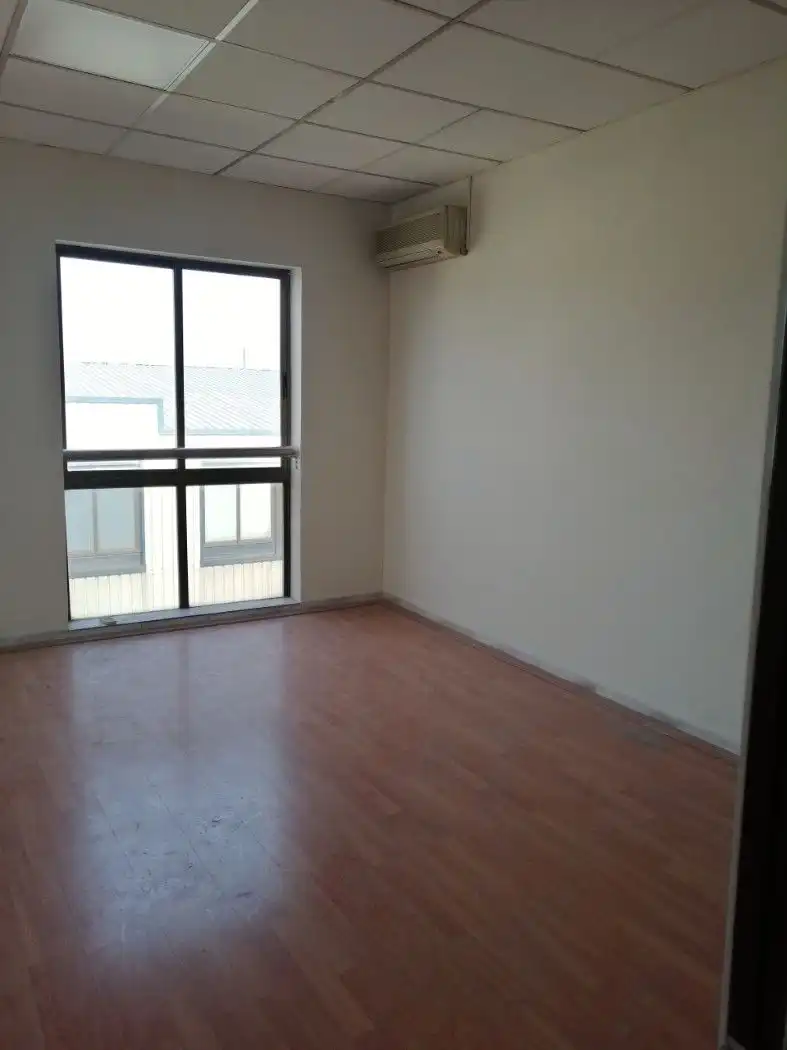 Habitación de Oficina de alquiler en Rubí con Aire acondicionado