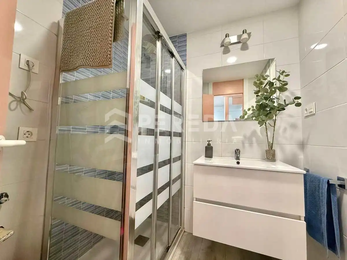 Baño de Apartamento en venta en Roquetas de Mar con Aire acondicionado, Terraza y Amueblado