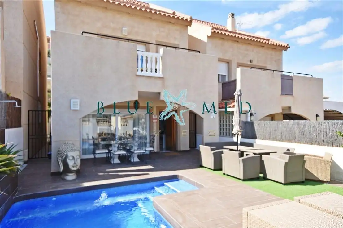 Vista exterior de Casa o xalet en venda en Mazarrón amb Jardí privat, Terrassa i Piscina