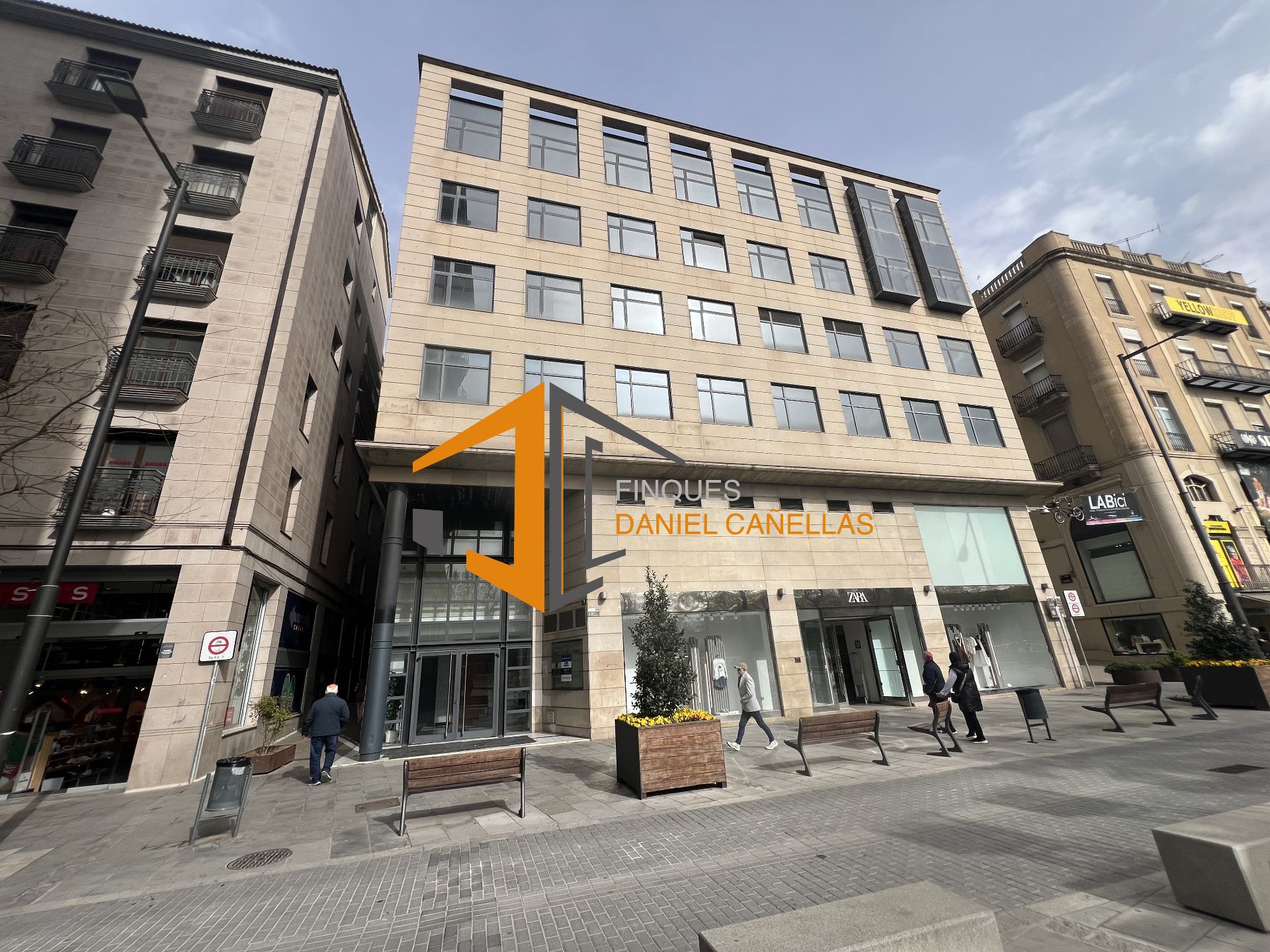 Exterior view of Premises for sale in  Lleida Capital  with Internet and Alarm