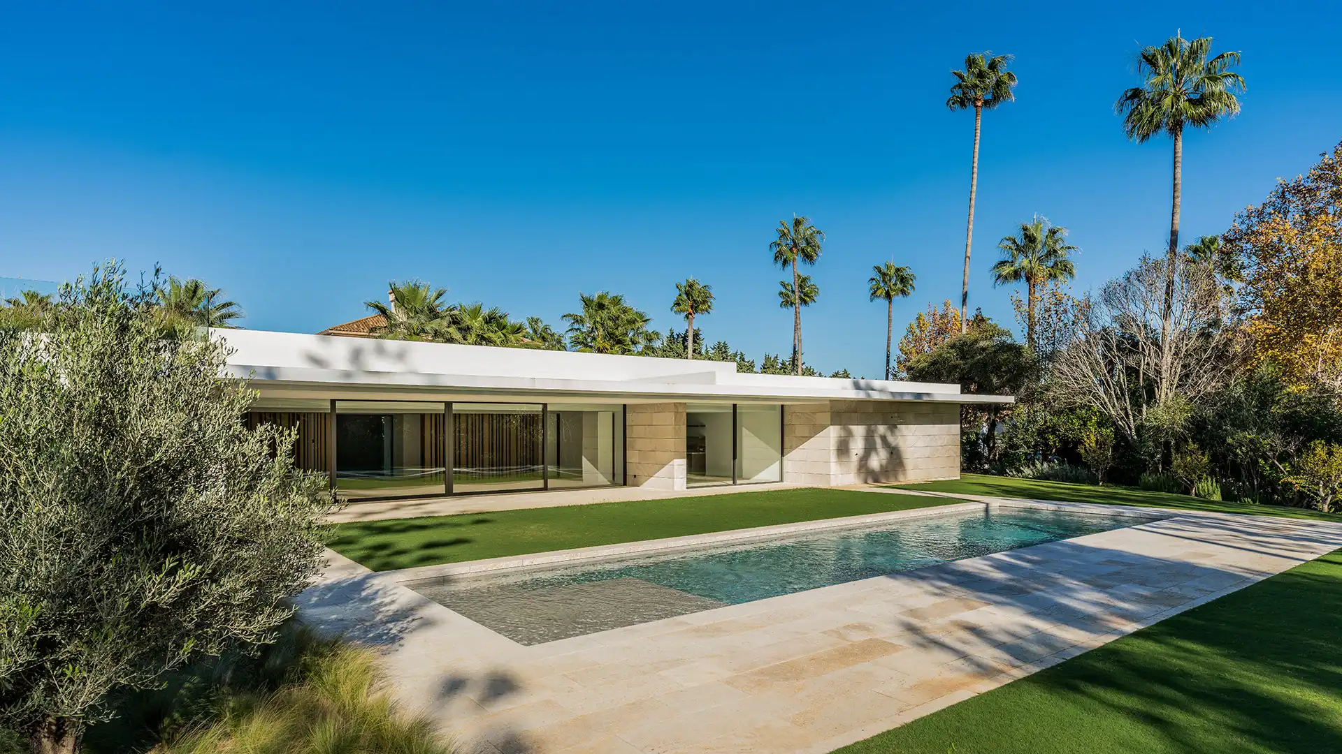 Vista exterior de Casa o chalet en venta en Sotogrande con Aire acondicionado, Calefacción y Jardín privado