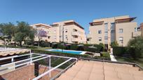 Vista exterior de Casa adosada en venda en Mairena del Aljarafe amb Piscina comunitària