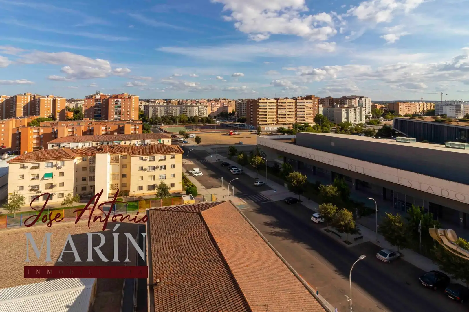 Vista exterior de Pis en venda en Badajoz amb Aire condicionat i Terrassa