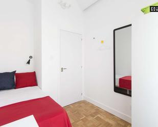 Bedroom of Flat to share in  Madrid Capital  with Air Conditioner and Terrace