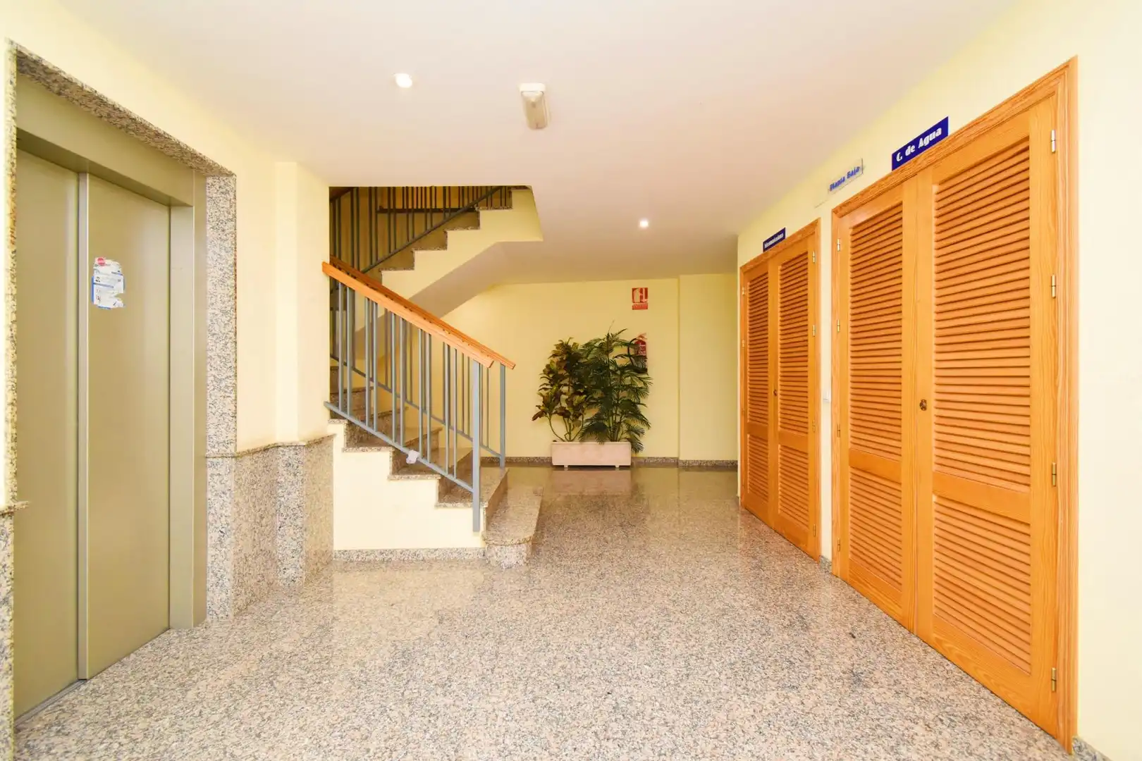 Wohnung zum Verkauf in El Ejido mit Klimaanlage, Abstellraum und Möbliert