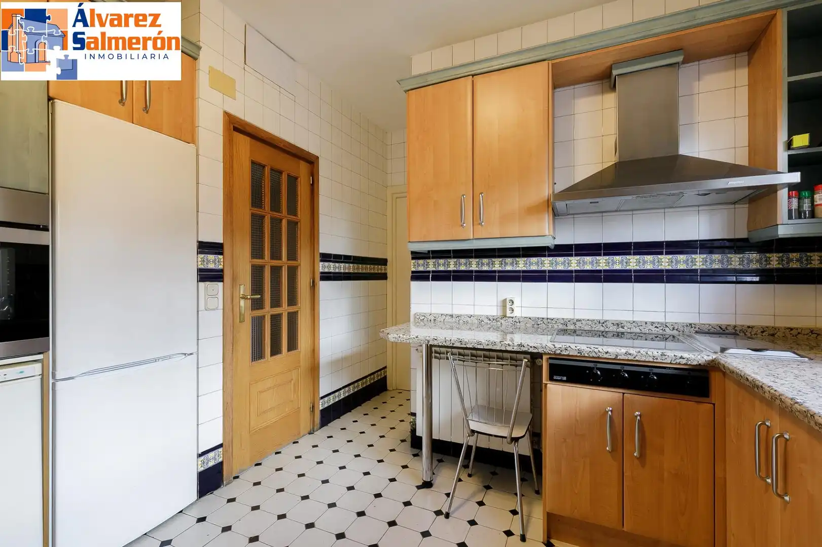 Cuina de Casa o xalet en venda en Granada