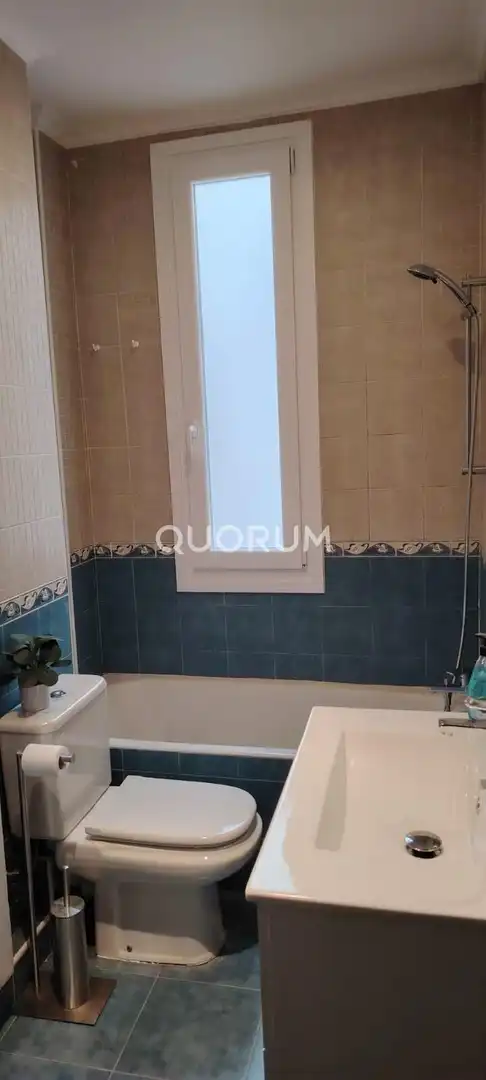 Baño de Piso de alquiler en Bilbao  con Calefacción y Amueblado