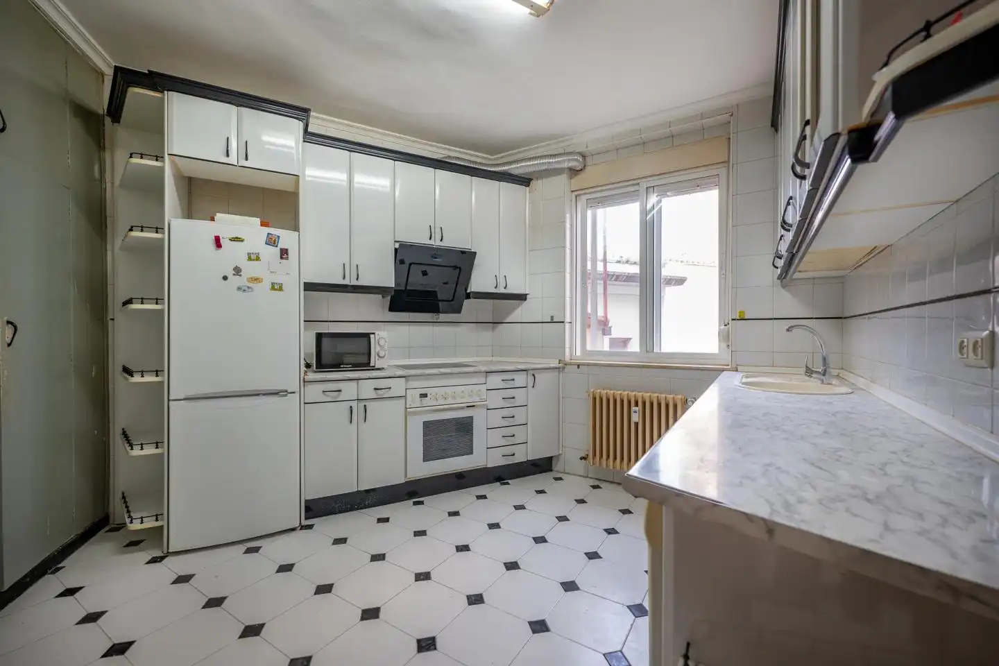 Cuina de Pis en venda en Ávila amb Calefacció, Parquet i Terrassa