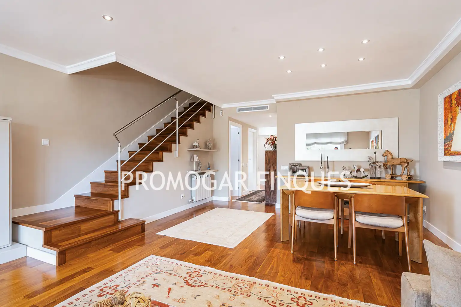 Maisonette zum Verkauf in Sant Feliu de Llobregat mit Klimaanlage, Heizung und Privatgarten