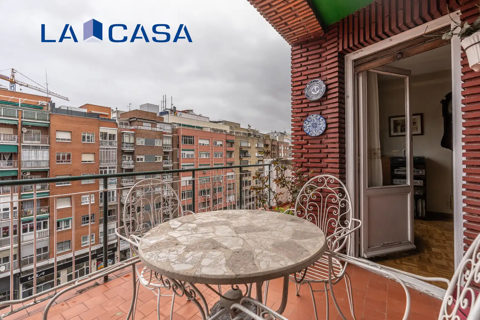 Vista exterior de Pis en venda en Madrid amb Calefacció i Terrassa
