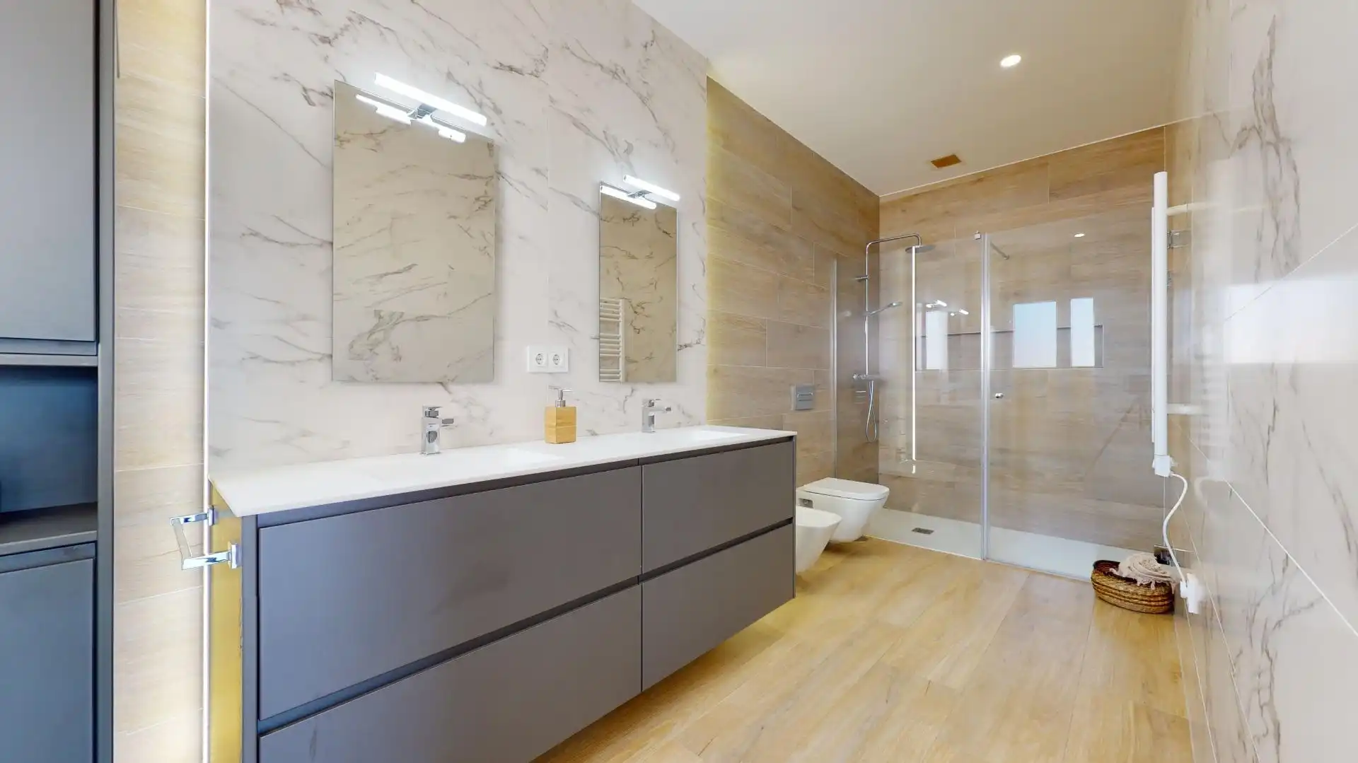 Badezimmer von Haus oder Chalet zum Verkauf in San Pedro del Pinatar mit Klimaanlage, Heizung und Privatgarten