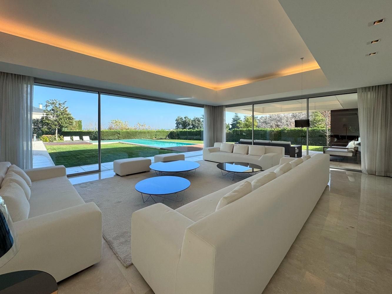 Living room of House or chalet for sale in  Madrid Capital  with Air Conditioner, Heating and Private garden