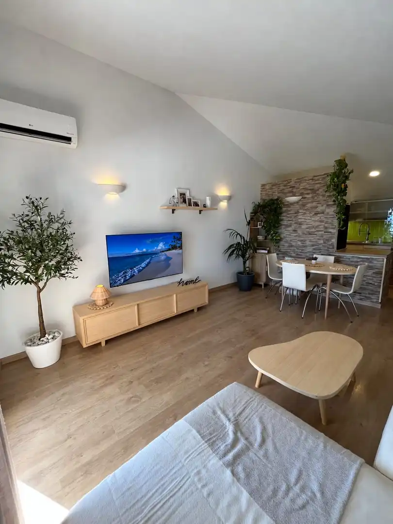 Sala d'estar de Casa adosada en venda en Estepona Pueblo