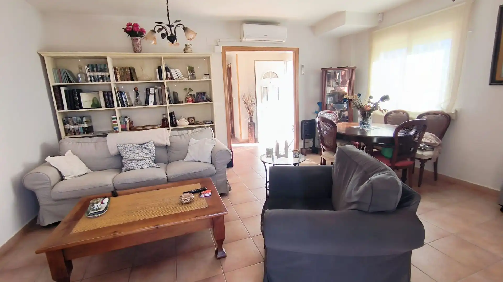 Sala d'estar de Casa o xalet en venda en La Nucia amb Aire condicionat, Calefacció i Jardí privat