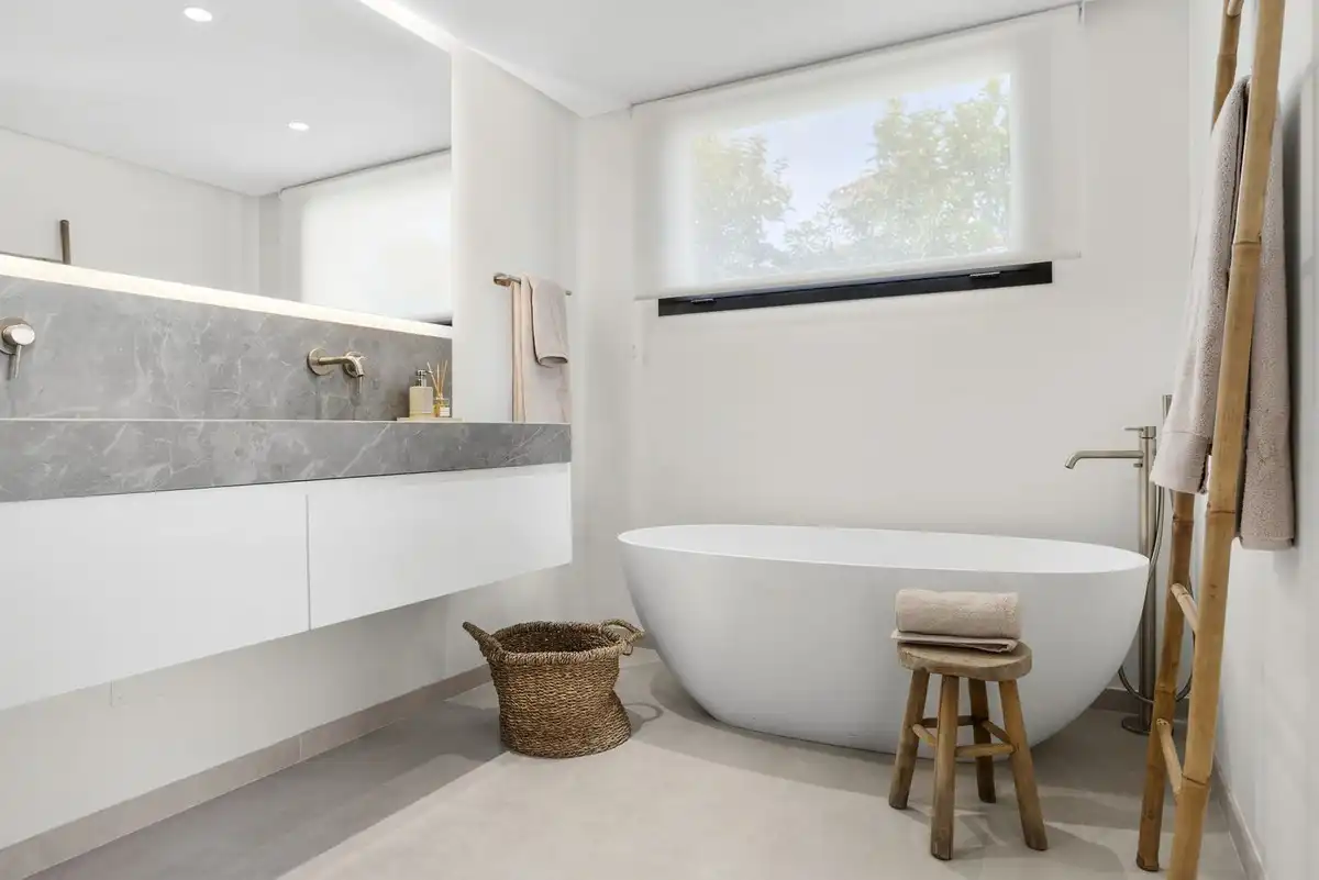 Bathroom of Houses for sale in Nueva Andalucía