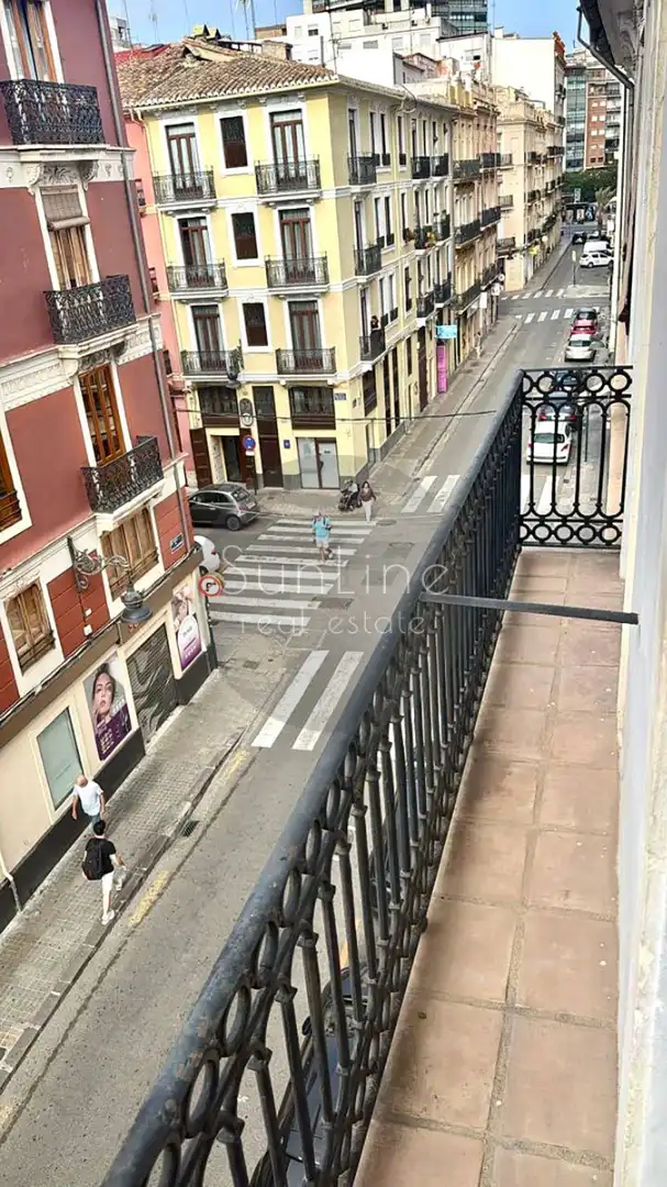 Vista exterior de Piso de alquiler en Extramurs