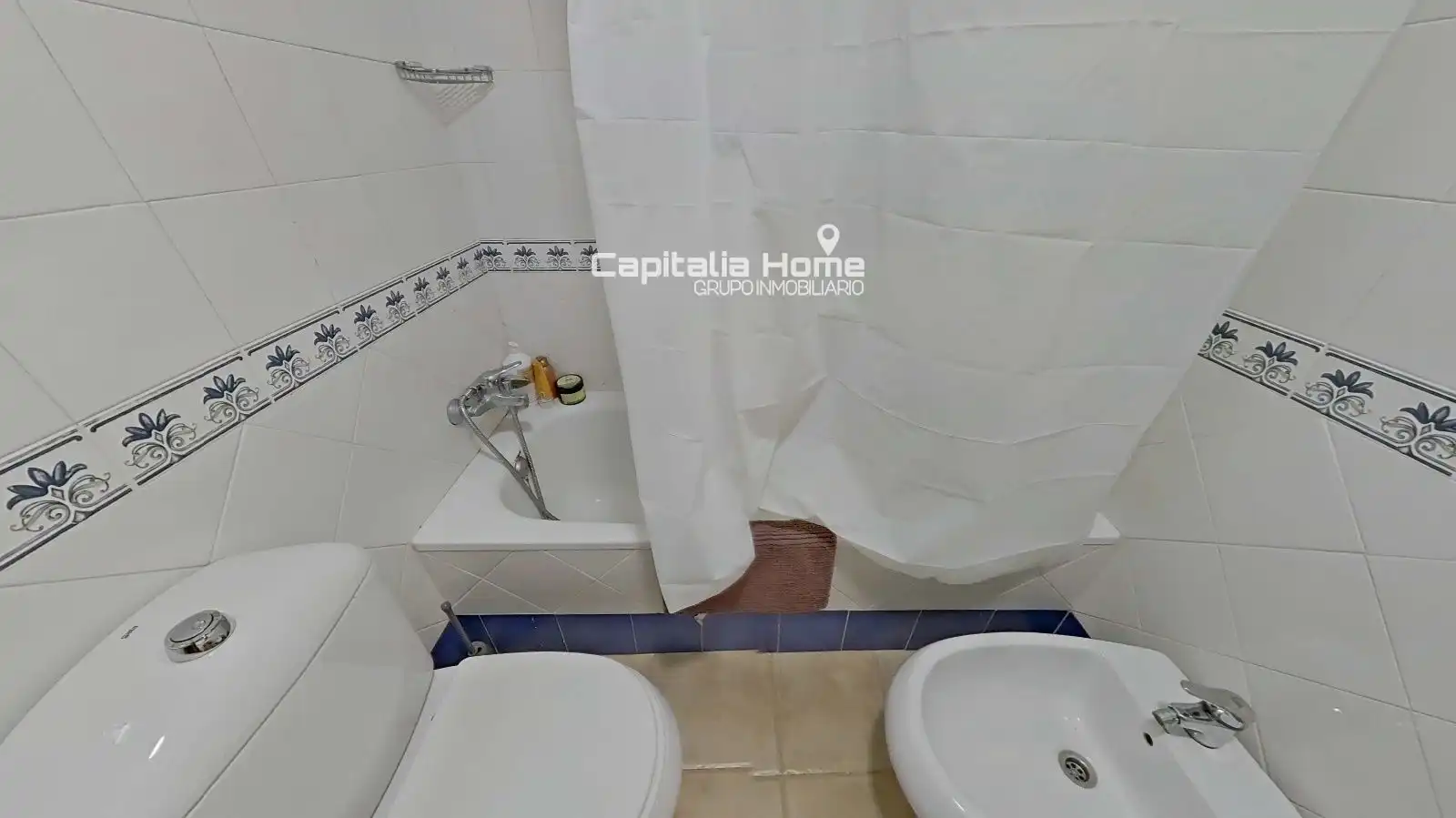 Badezimmer von Einfamilien-Reihenhaus zum Verkauf in Santa Pola mit Abstellraum, Schwimmbad und Möbliert