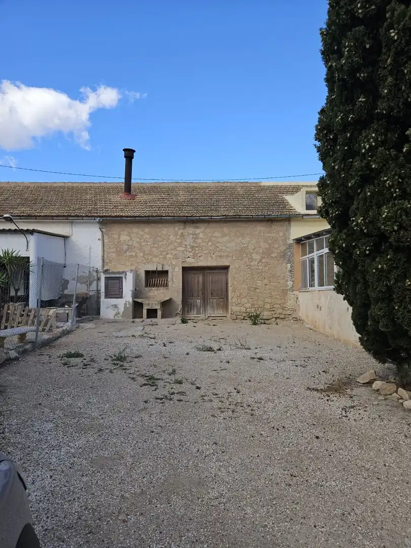 Vista exterior de Casa o xalet en venda en Monóvar  / Monòver amb Jardí privat