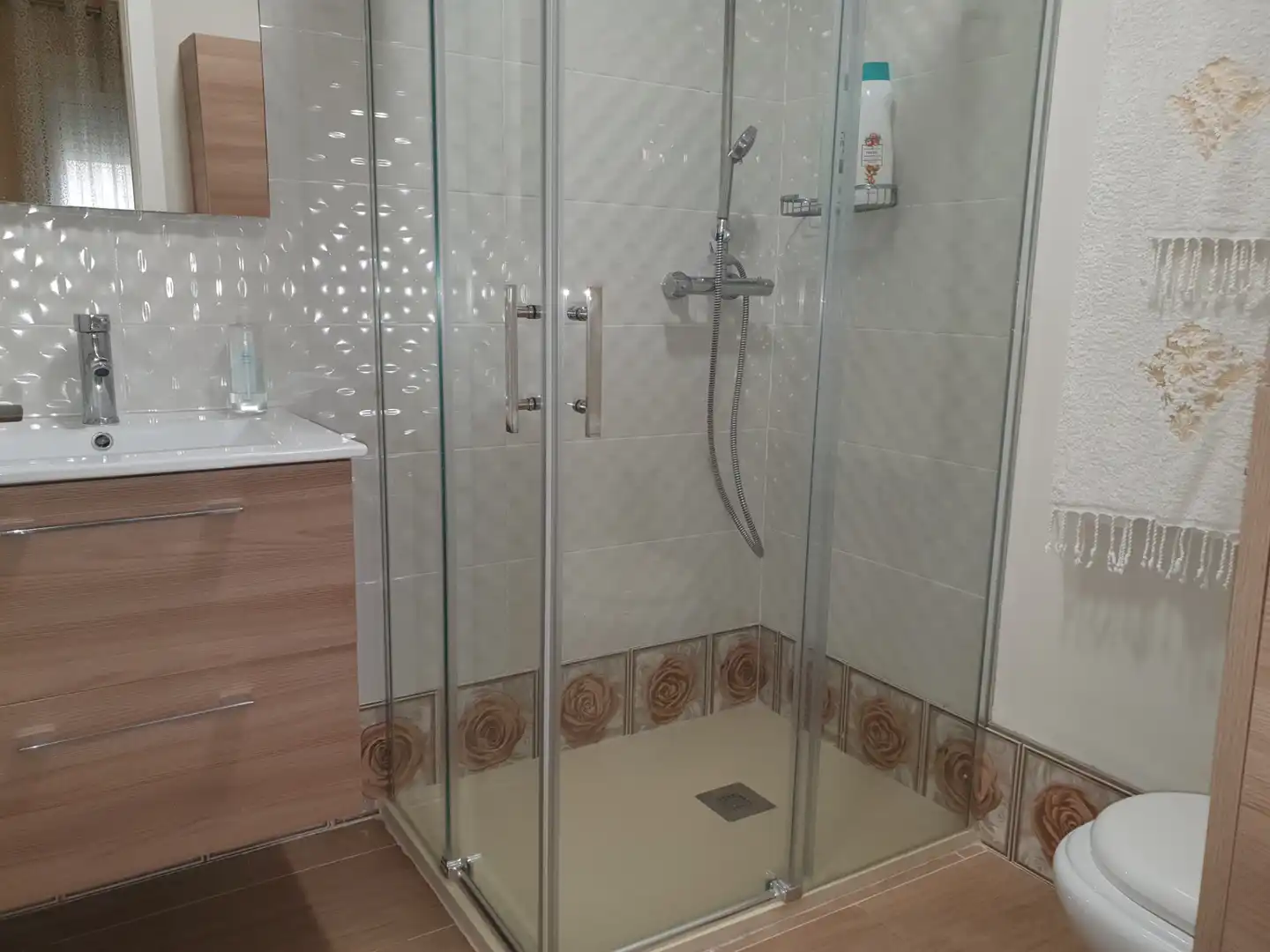 Bany de Pis de lloguer en Dos Hermanas amb Aire condicionat, Terrassa i Moblat