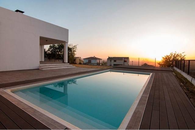 Casa-chalet en Alquiler en Calle Charinas, 8 en Altos de la Zubia