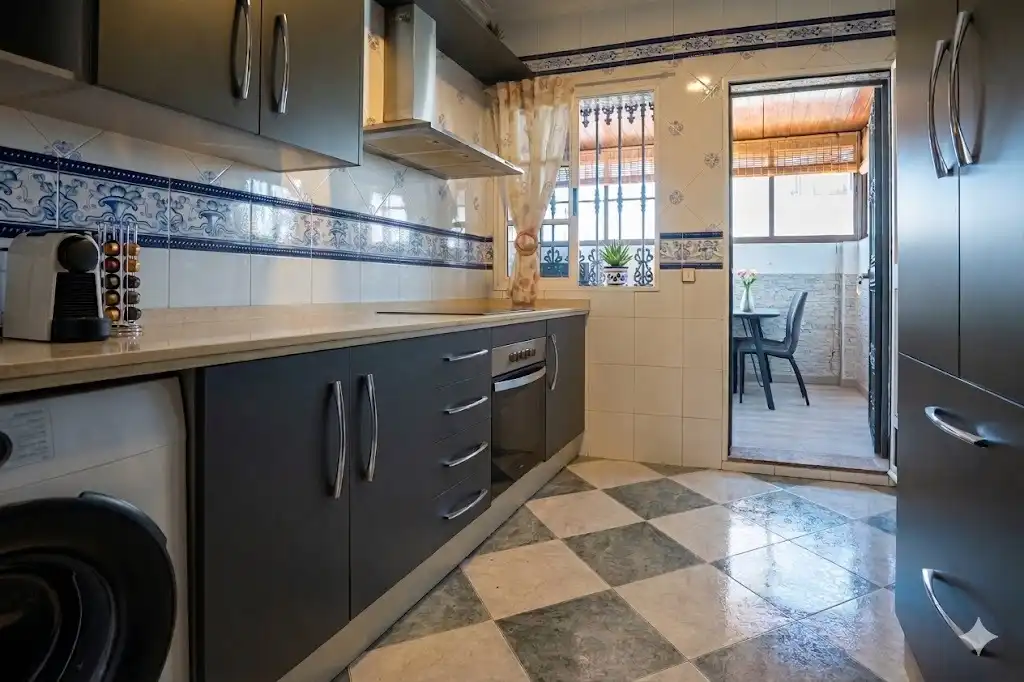 Cocina de Casa adosada en venta en Alcalá del Río con Aire acondicionado, Calefacción y Amueblado