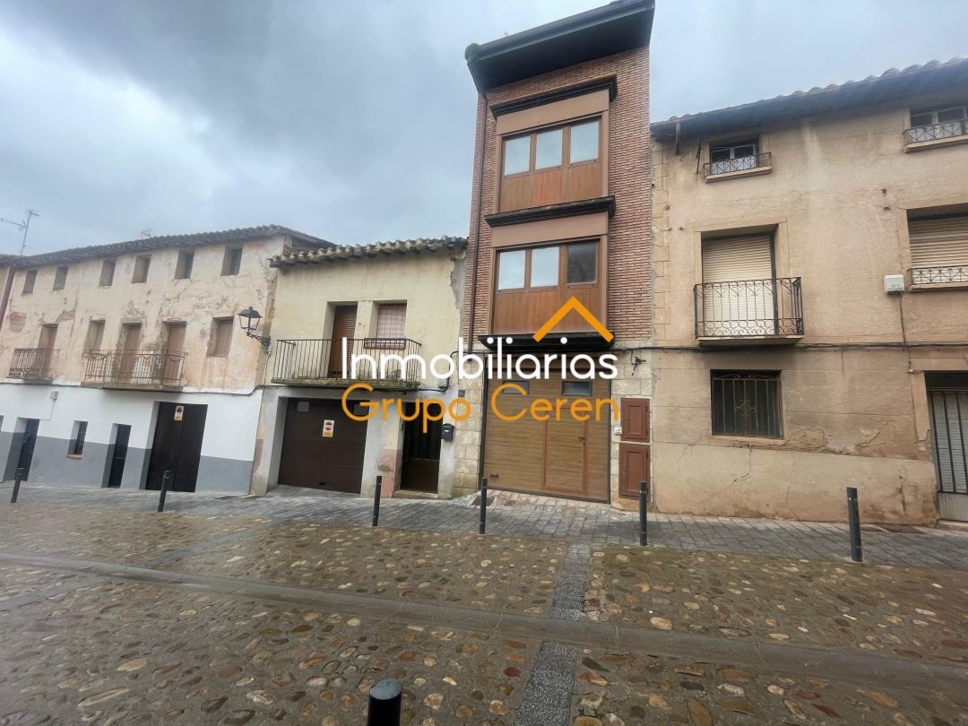 Vista exterior de Casa o xalet en venda en Navarrete amb Calefacció, Terrassa i Traster