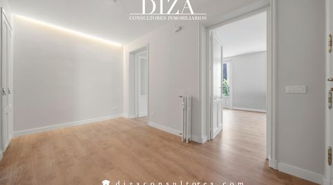 Photo 3 of Flat for rent in De Rafael Calvo, Almagro, Madrid Capital