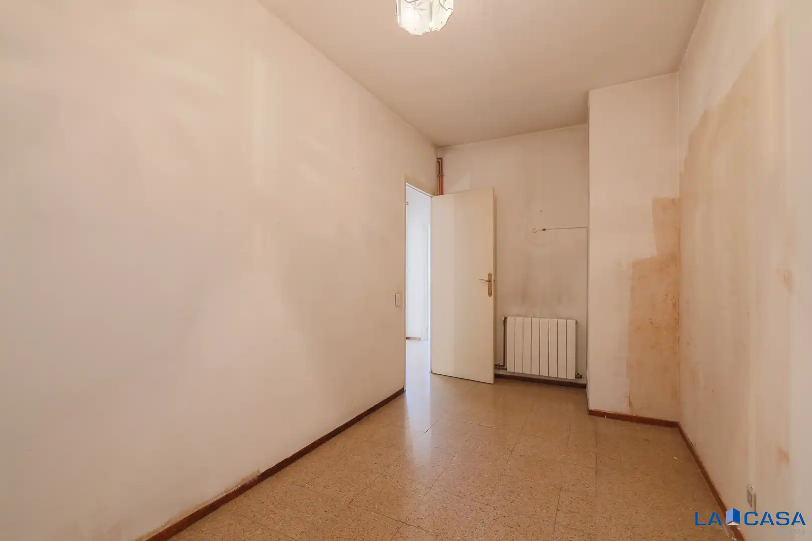 Wohnung zum Verkauf in Barcelona mit Klimaanlage, Heizung und Ofen