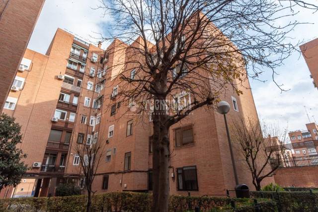 Piso en Venta en Valdezarza