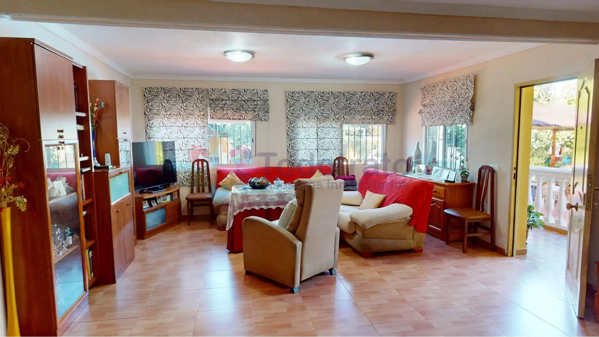Sala d'estar de Casa o xalet en venda en Alcalá de Guadaira amb Aire condicionat, Jardí privat i Piscina