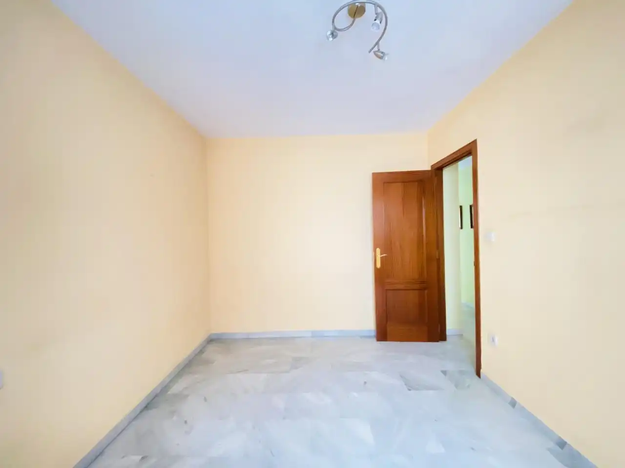 Piso con terraza en venta en Maria Teresa De Léon, imagen 19