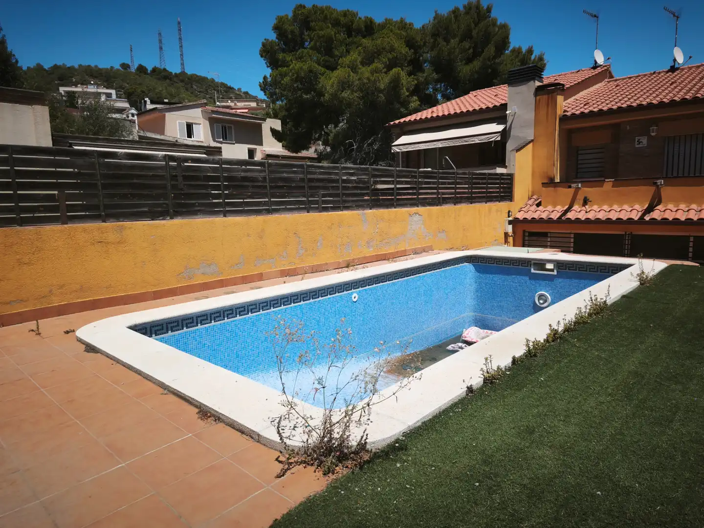 Piscina de Casa adosada en venda en Calafell amb Aire condicionat, Calefacció i Jardí privat